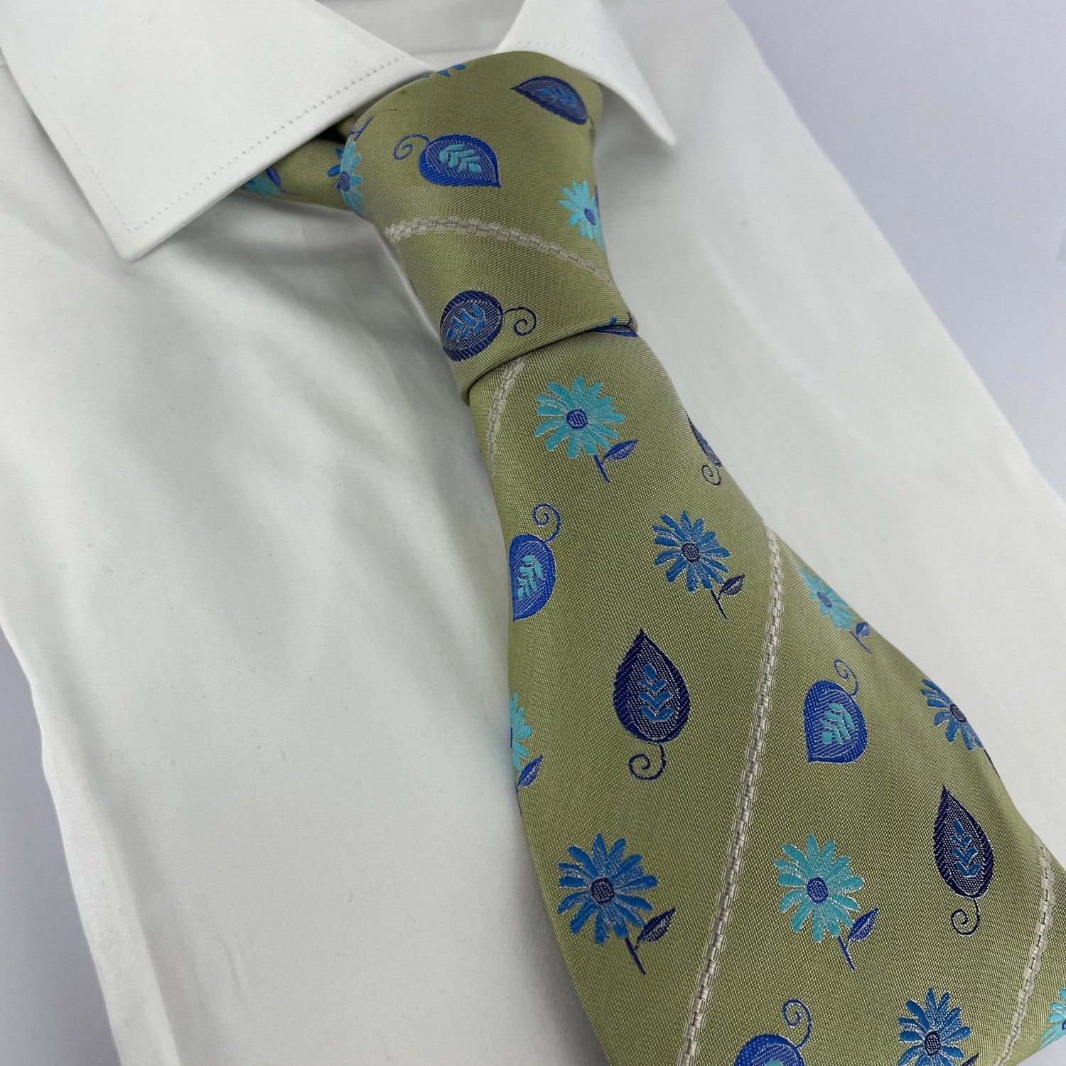 Silk Floral Neck-Tie - Premium Men's Patterned Shirt by Claudio Lugli | Bold Design, Tailored Fit, Best Printed Shirts