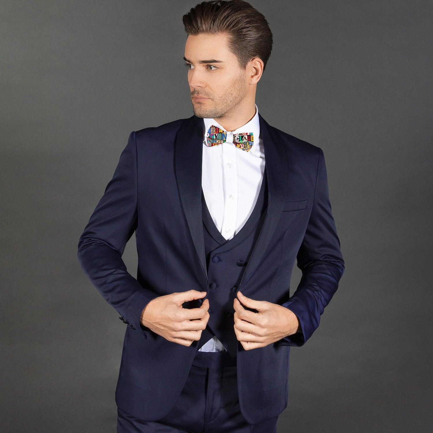 RANSOM TEXT PRINTED TUXEDO SHIRT WITH BOWTIE