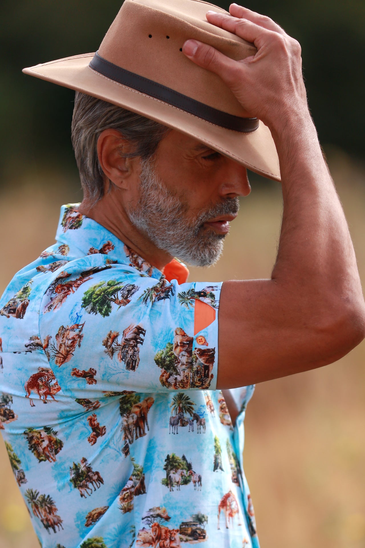 SAFARI ANIMAL PRINT SHORT SLEEVE SHIRT