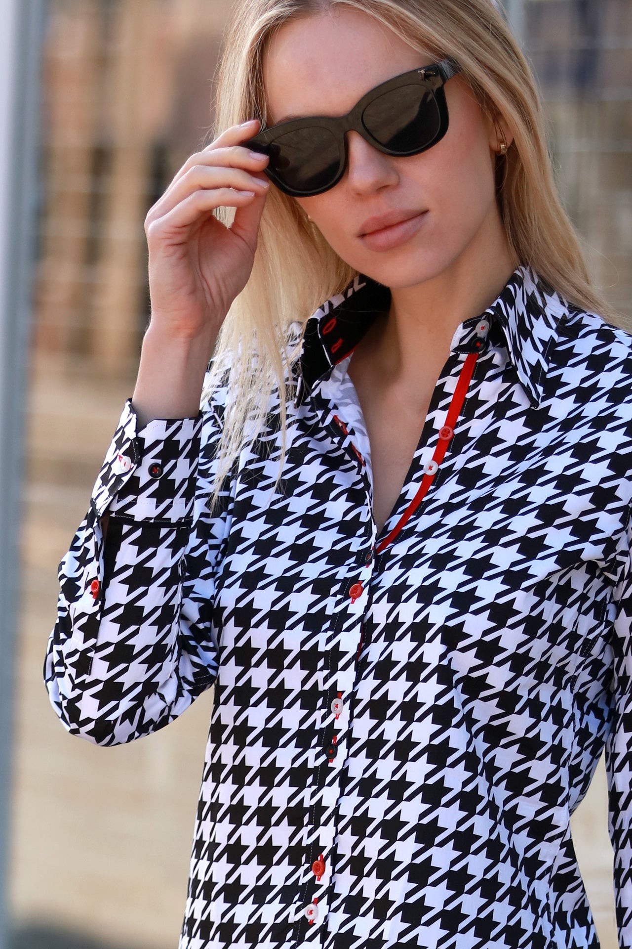 HOUNDSTOOTH CHIC WOMENS PRINT SHIRT